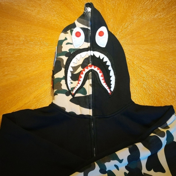 A Bathing Ape hoodie - Picture 4 of 4